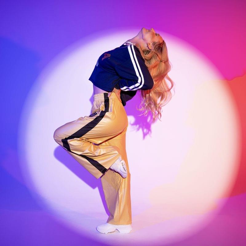 Victory Crew Neck Long Sleeve Boxy Crop Top