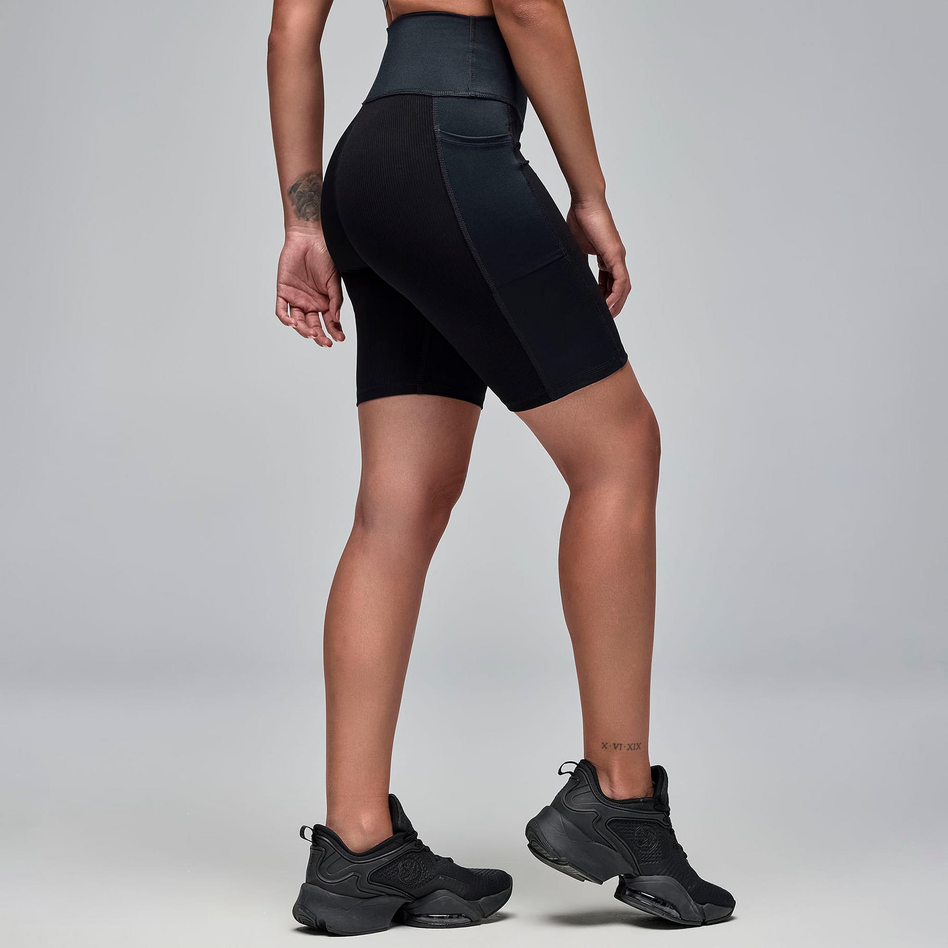 STRONG iD High Waisted Biker Shorts With Pockets - Black