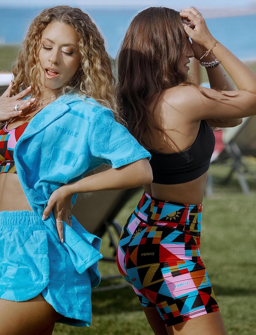 3点Set-Zumba Rays Terry Button Down + Bra+Shorts Inspire Your Style with the Terry Button Down - Unisex Short